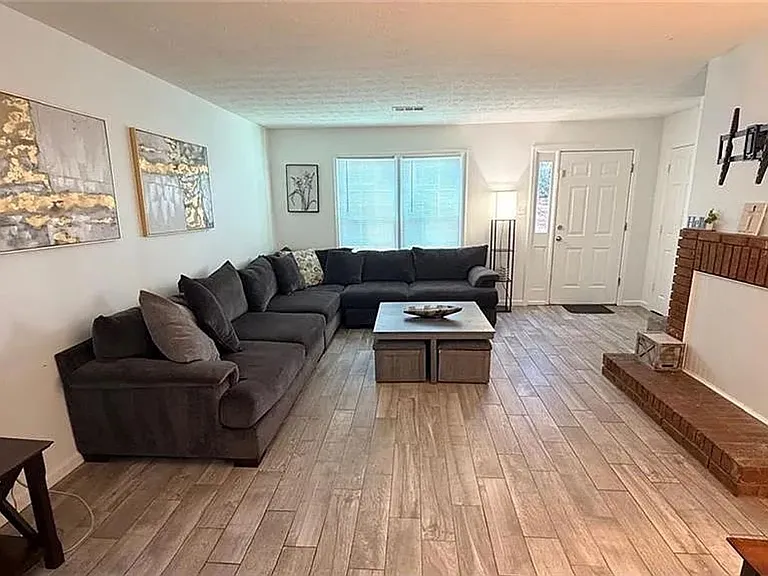 250 Mill Creek Pl — Photo 2