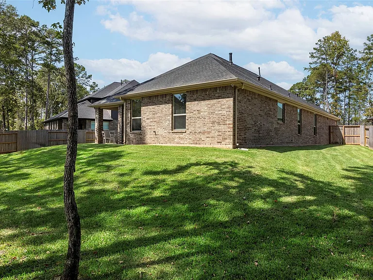 204 Golden Shiner Dr — Photo 32