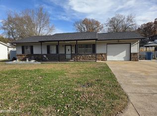 1803 S Garland Douglas Dr, Neosho, MO 64850