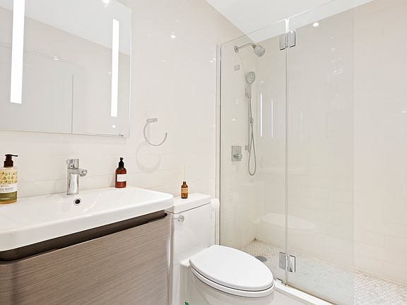 5th image of 301 E 79th St APT 37