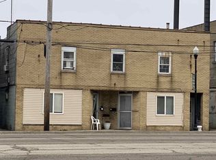 105-107 S Main St, Creve Coeur, IL 61610