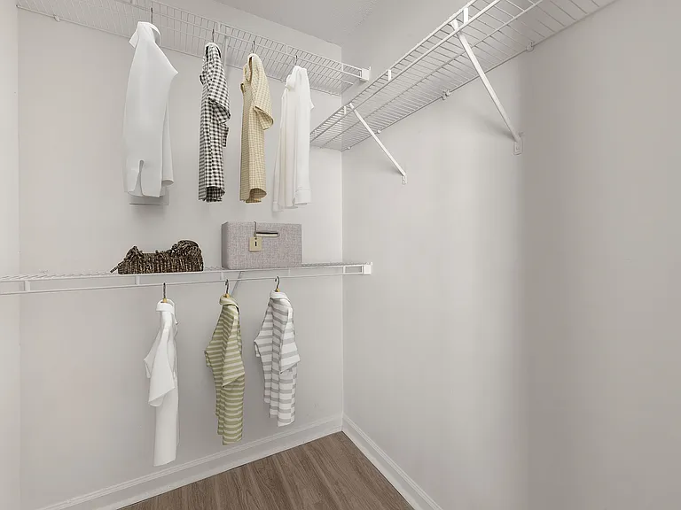 C200570_AslanOnTheRiver_2904_2B2B_CLOSET2_02_VS