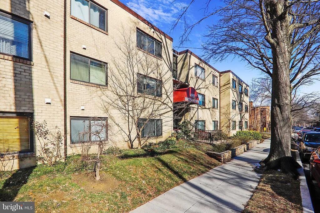 4555 Macarthur Blvd NW APT G6 photo 1