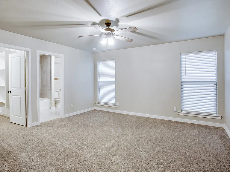 13702 Avenue R — Photo 10