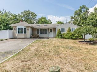 1007 Kahle St, Bohemia, NY 11716