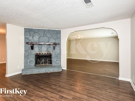 2nd image of 422 Ridgetop Dr NW