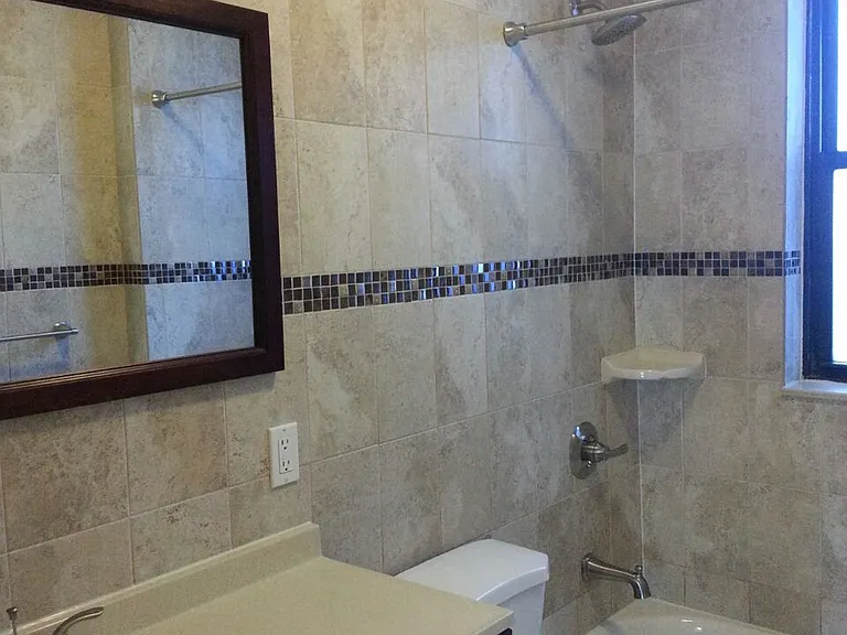 1463 E 3rd St #6 — Photo 2