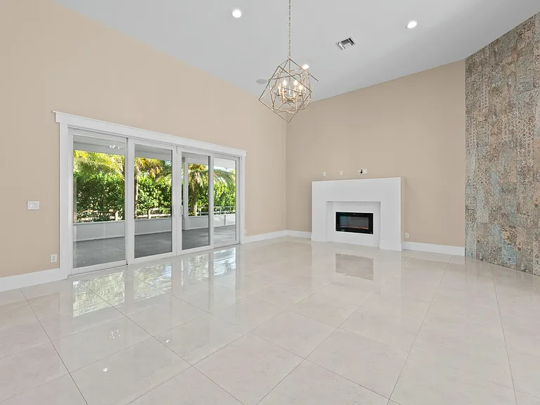 15503 Temple Blvd — Photo 10