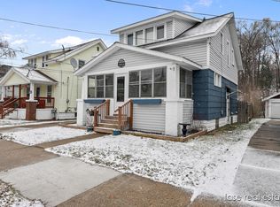 1054 Woodrow Ave NW, Grand Rapids, MI