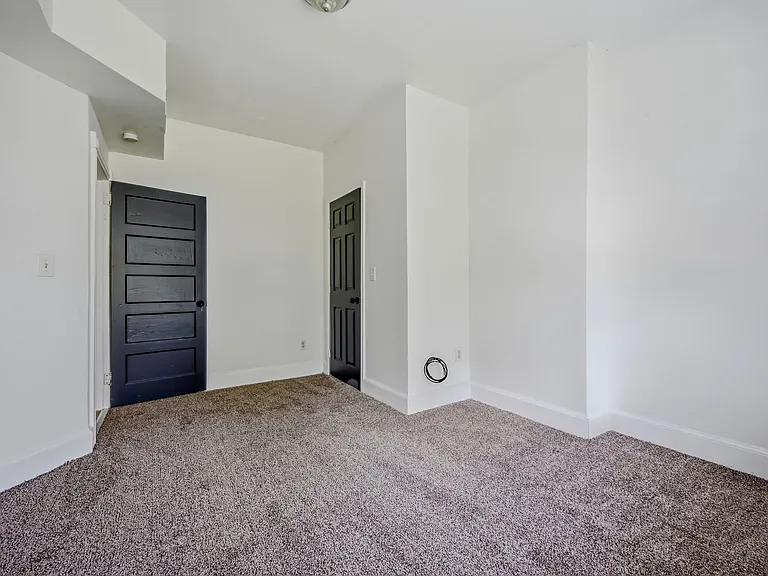 412 W 23rd St — Photo 22
