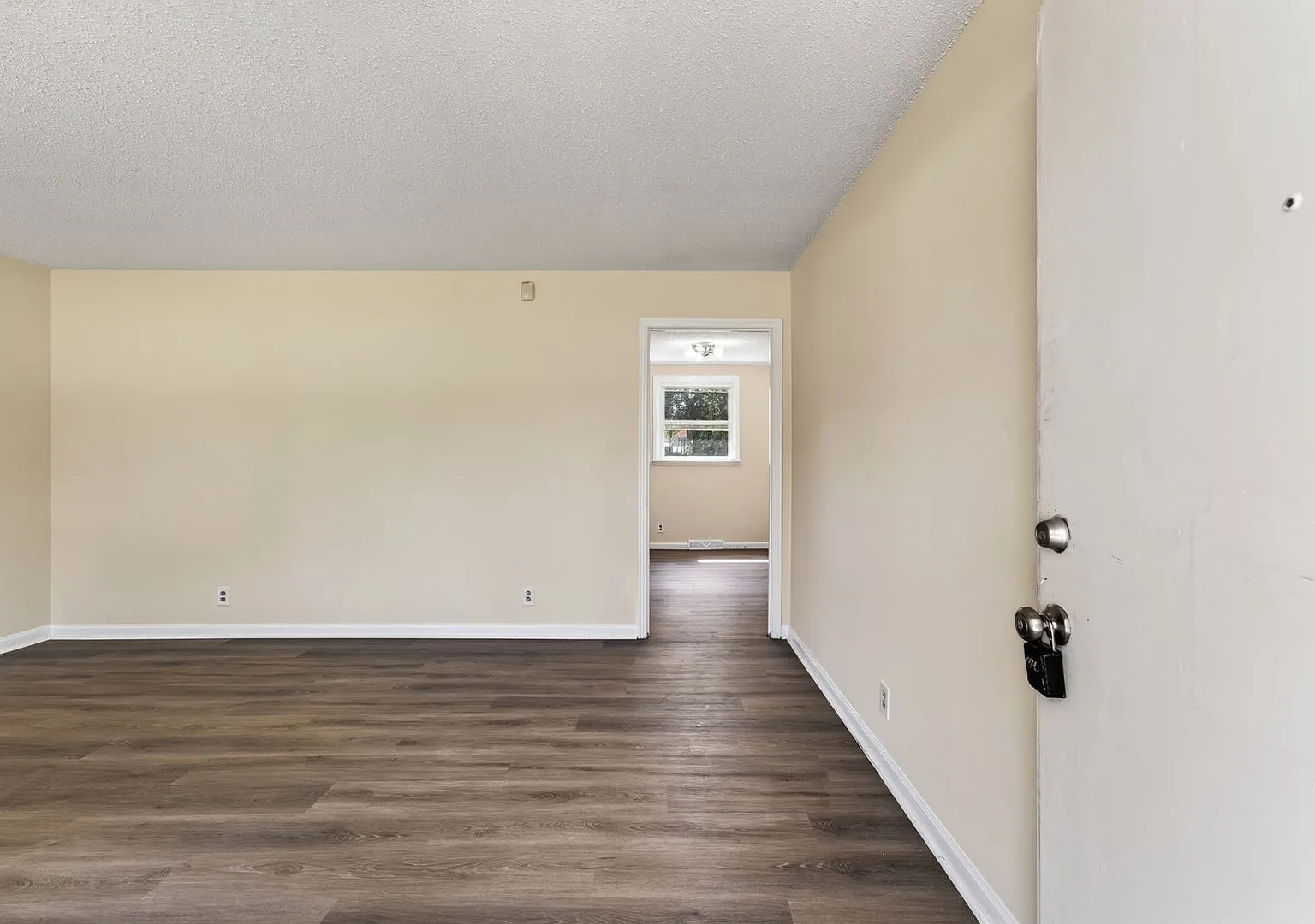 3 Bedroom Pet Friendly Home For Rent Near Post! — Photo 2