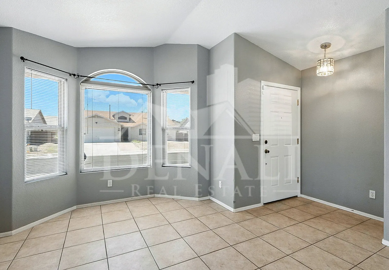 4 bed, 2.0 bath, 1928 sqft, $1,995 — Photo 4
