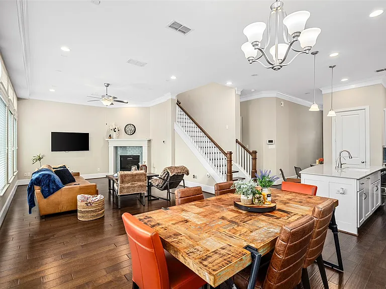 1407 Devonshire Manor Ln — Photo 11