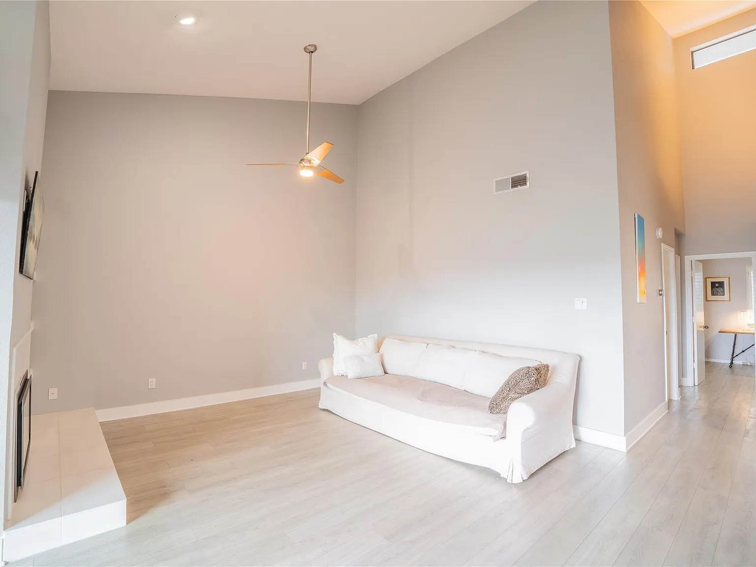 2 bed, 1.0 bath, 979 sqft, $2,100 — Photo 4