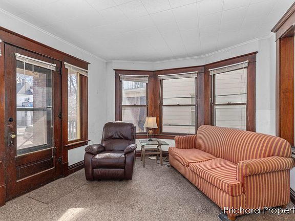 5th image of 1539 Quarry Ave NW