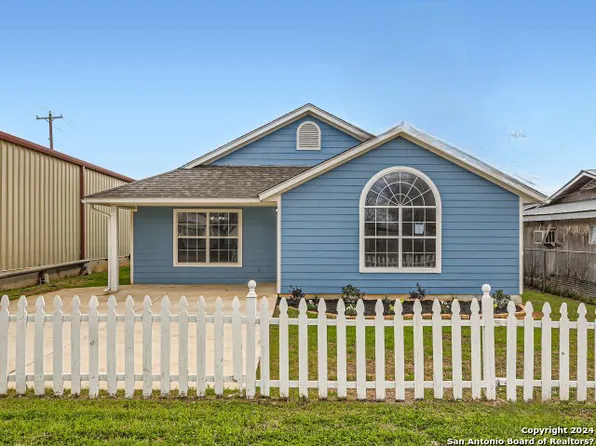 385 Avenue F, Poteet, TX 78065