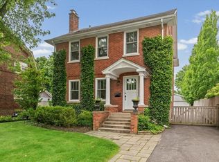 198 Wildwood Rd, Lake Forest, IL 60045