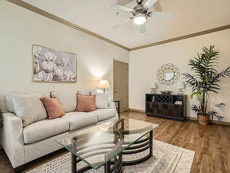 Eaglebrook Apartments Living Room 01