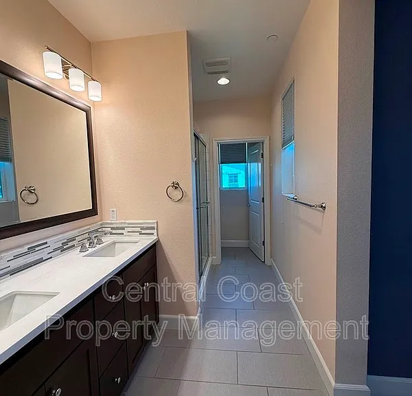 490 Palisade Dr — Photo 13