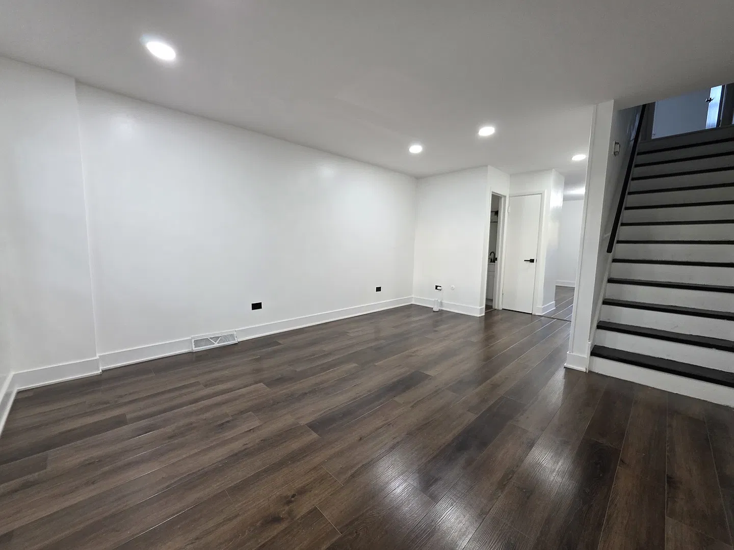 2 bed, 1.5 bath, 1006 sqft, $2,100 — Photo 2