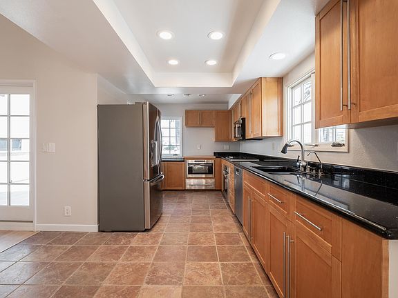 5th image of 516-5 Marguerite Ave