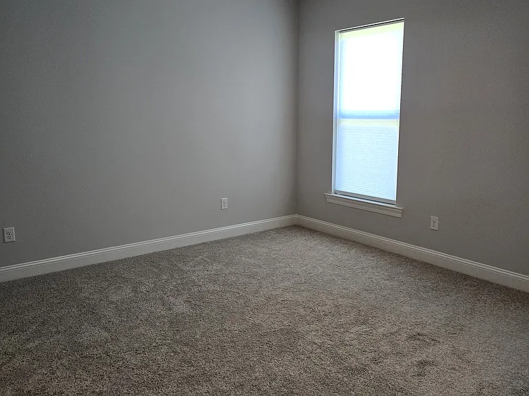 38428 Queen St — Photo 23
