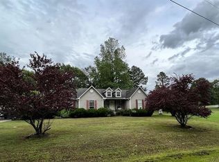373 Twin View Cir, Selmer, TN 38375