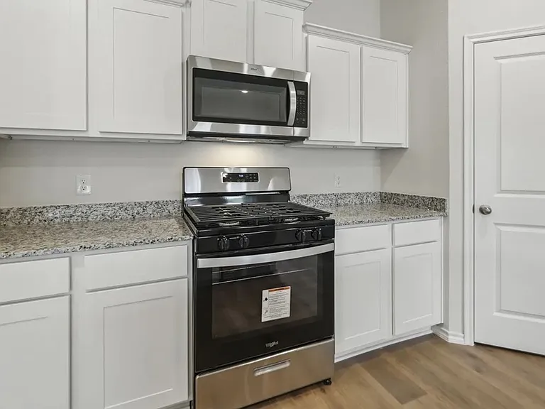 505 Lansdowne Dr — Photo 3