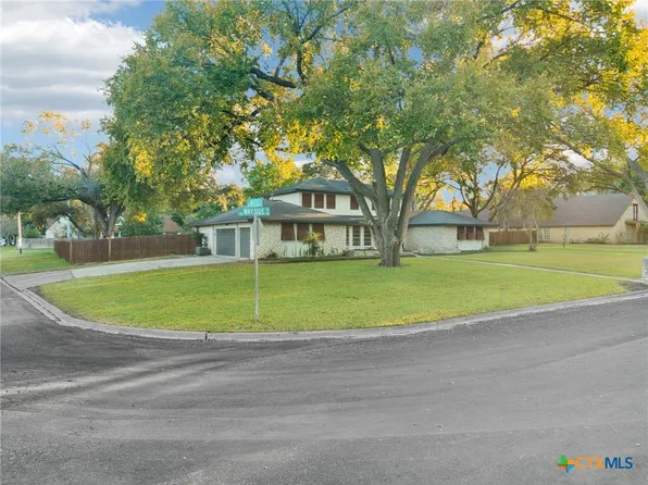 1939 Wayside Dr, Seguin, TX 78155