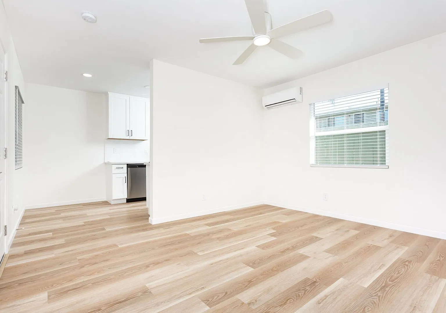 Newly Renovated 1-BR Unit in Prime La Mesa Location! — Photo 2