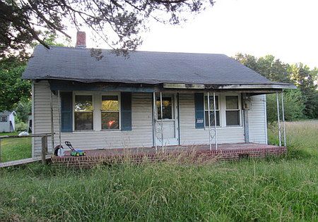 2nd image of 1319 Catherine St N