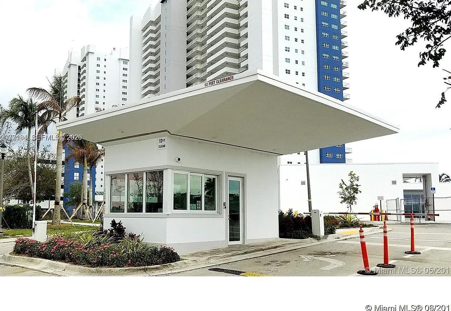 151 At Biscayne — Photo 3