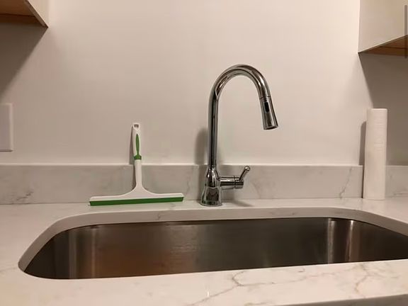 5th image of 261 Simpson Ave APT 226