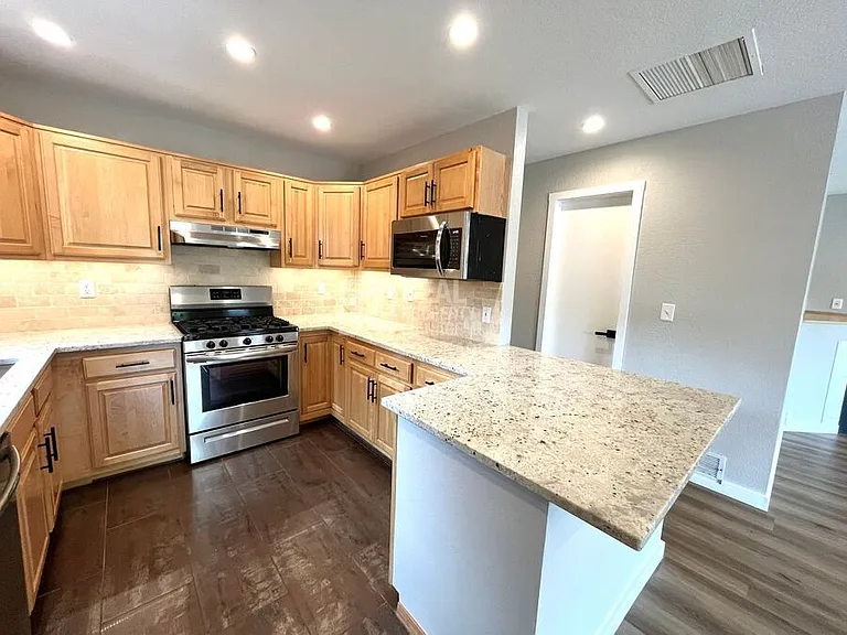 1304 Race St — Photo 7