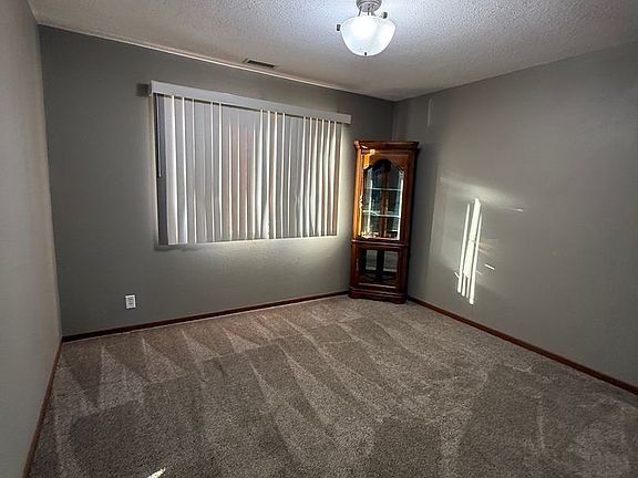 3rd image of 2911 10th Ave N