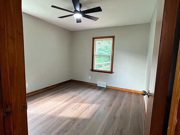 5th image of 62 Woodlawn Dr