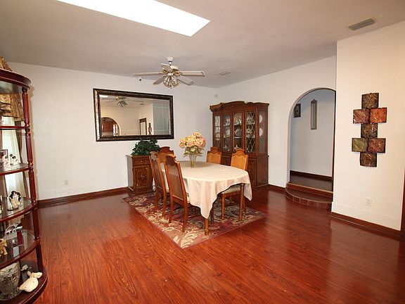 4th image of 305 E Ashland Ave