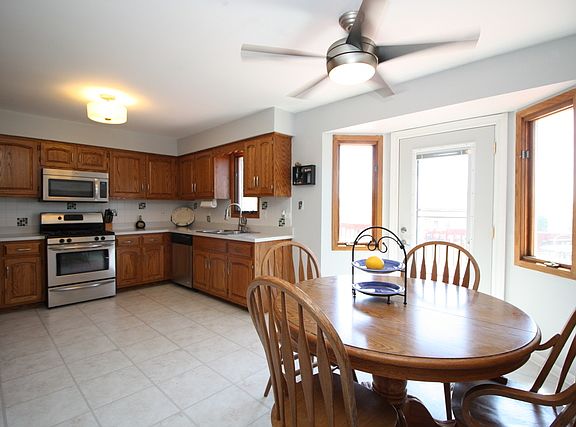 5th image of 13734 Logan Dr
