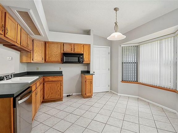 4th image of 615 Walnut Ave
