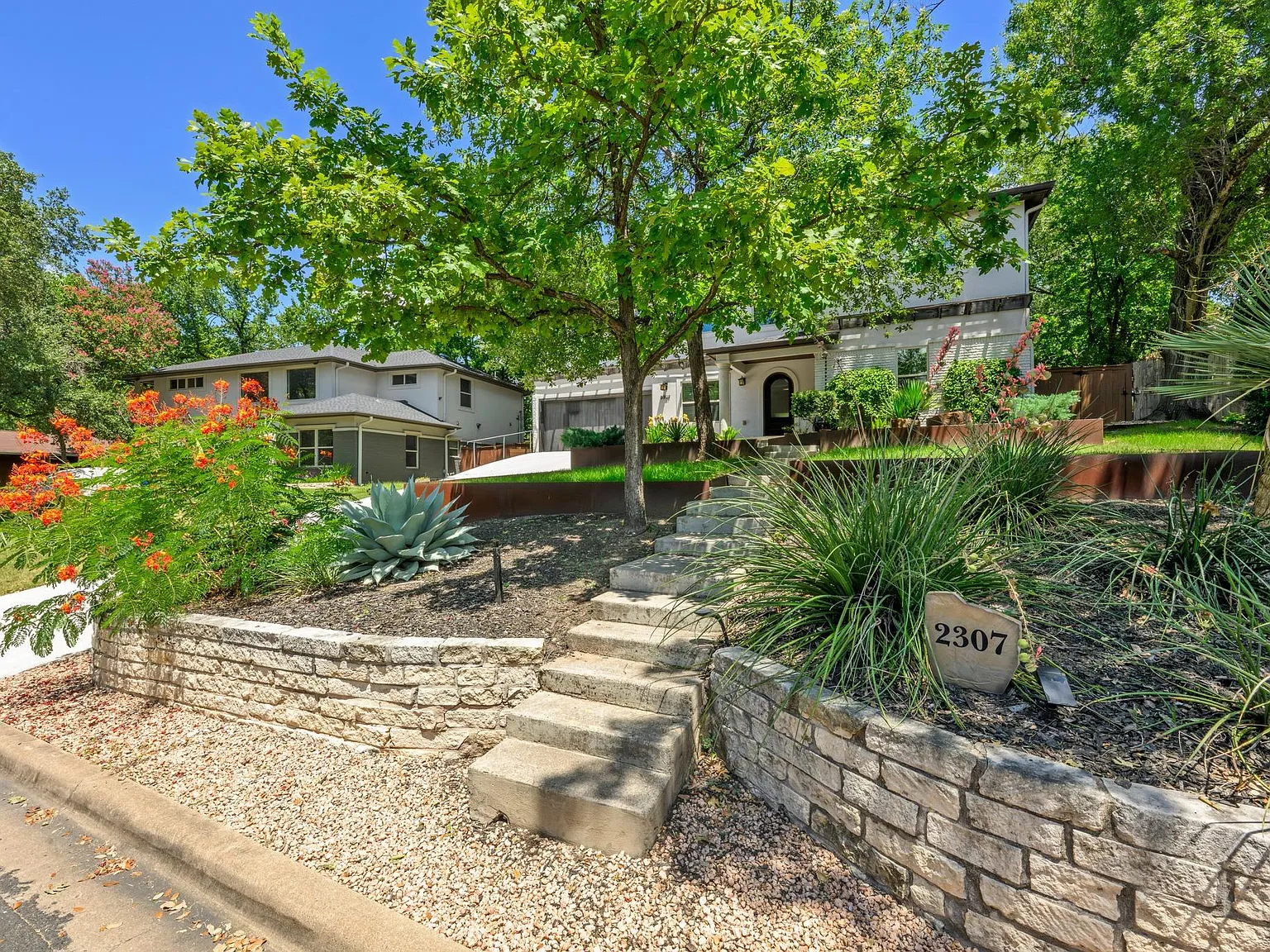 4 bed, 4.0 bath, 2742 sqft, $6,950 — Photo 2