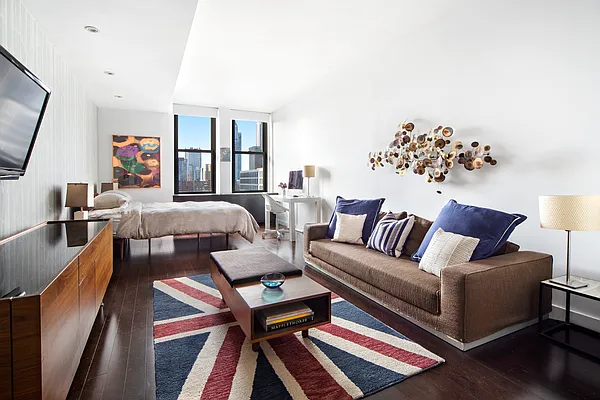 Sold by Warburg | media 2