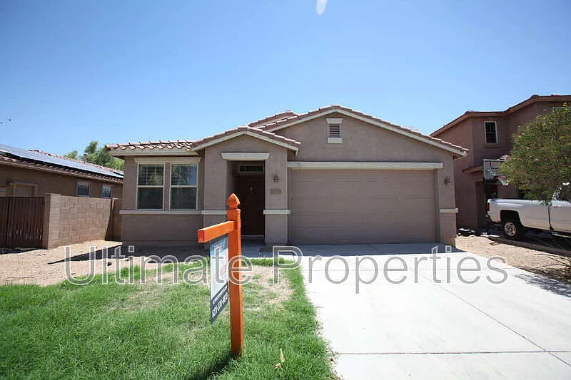 4 bed, 2.5 bath, 1798 sqft, $1,995 — Photo 2
