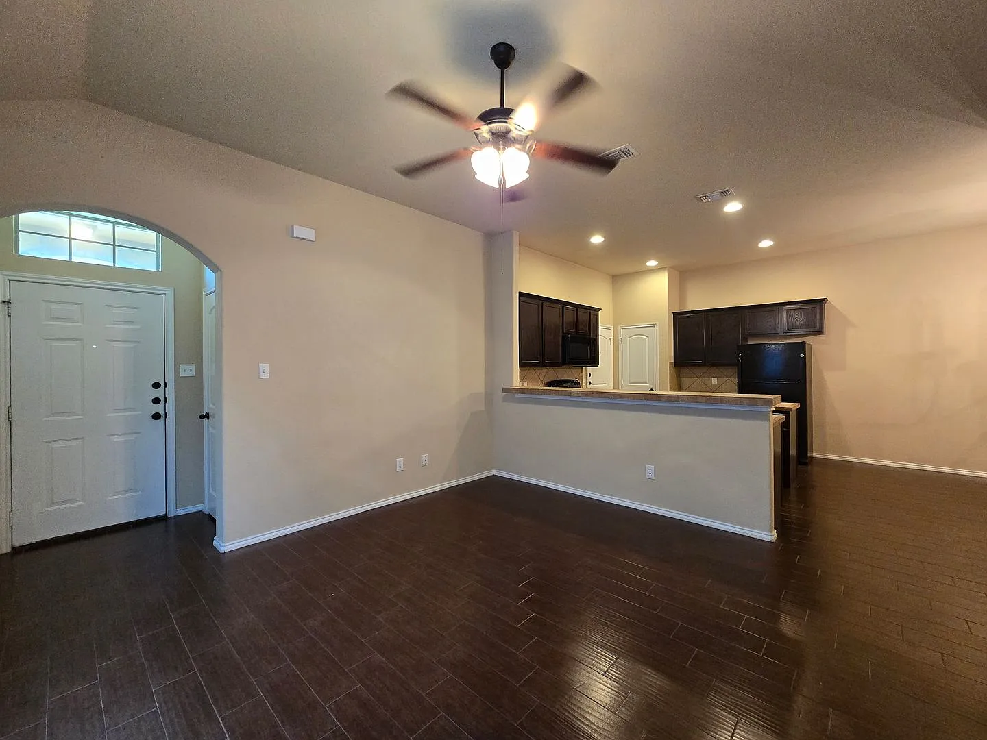 Close to Creekside Shopping & Restaurants /Fridge / Wood Like Tile & LVP - No Carpet / Fenced in ... — Photo 3