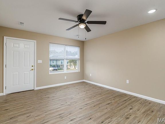 5th image of 468 Knight St