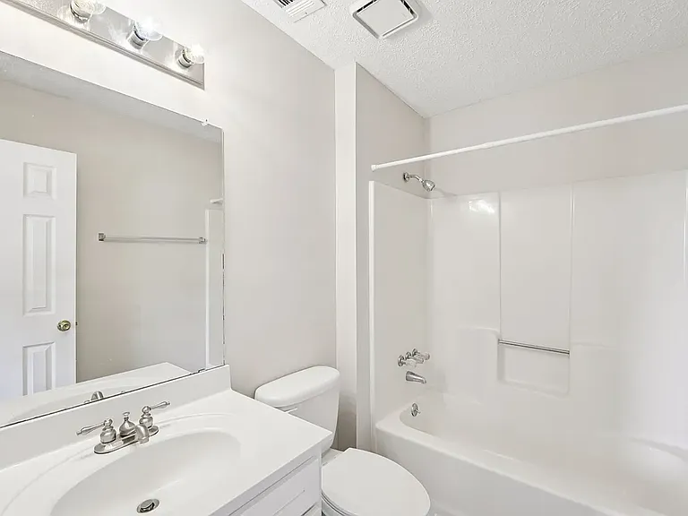 Hampton Townhomes — Photo 13