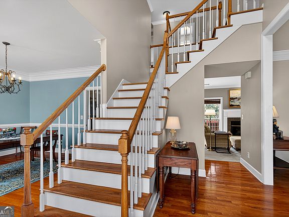 4th image of 102 Cameron Pointe Dr