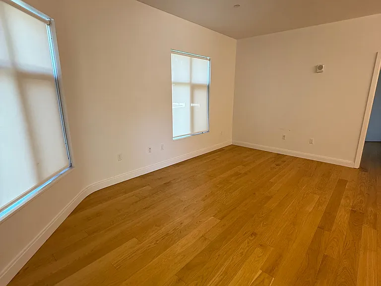83-84 Gardner St #109L — Photo 12