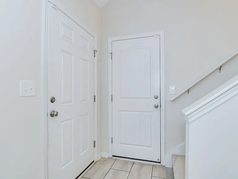703 Sycamore Ct — Photo 4
