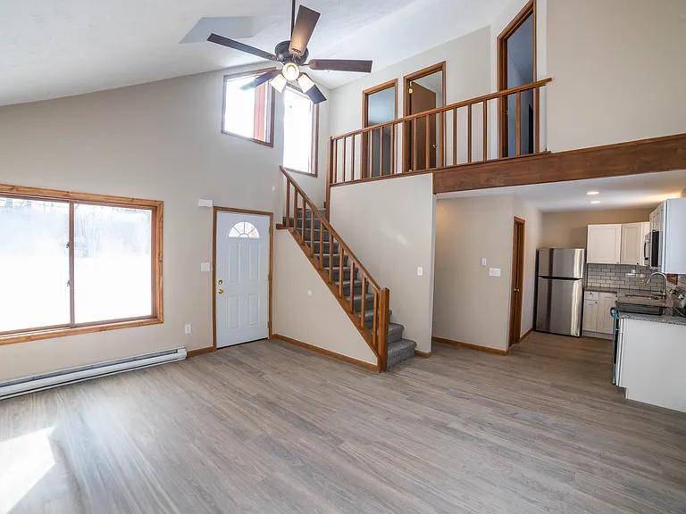 9640 Stony Hollow Dr — Photo 3