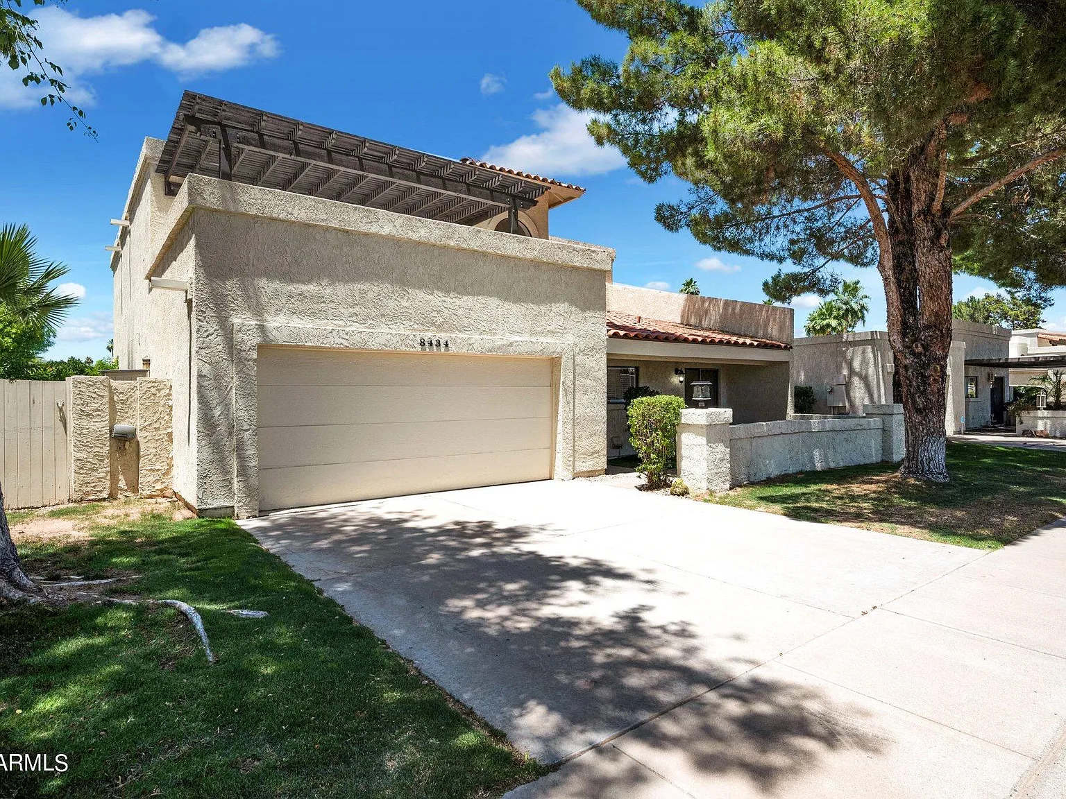 3 bed, 2.5 bath, 2525 sqft, $3,795 — Photo 1